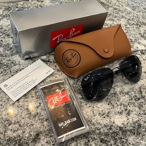 NWT Ray Ban aviators polarized sunglasses
